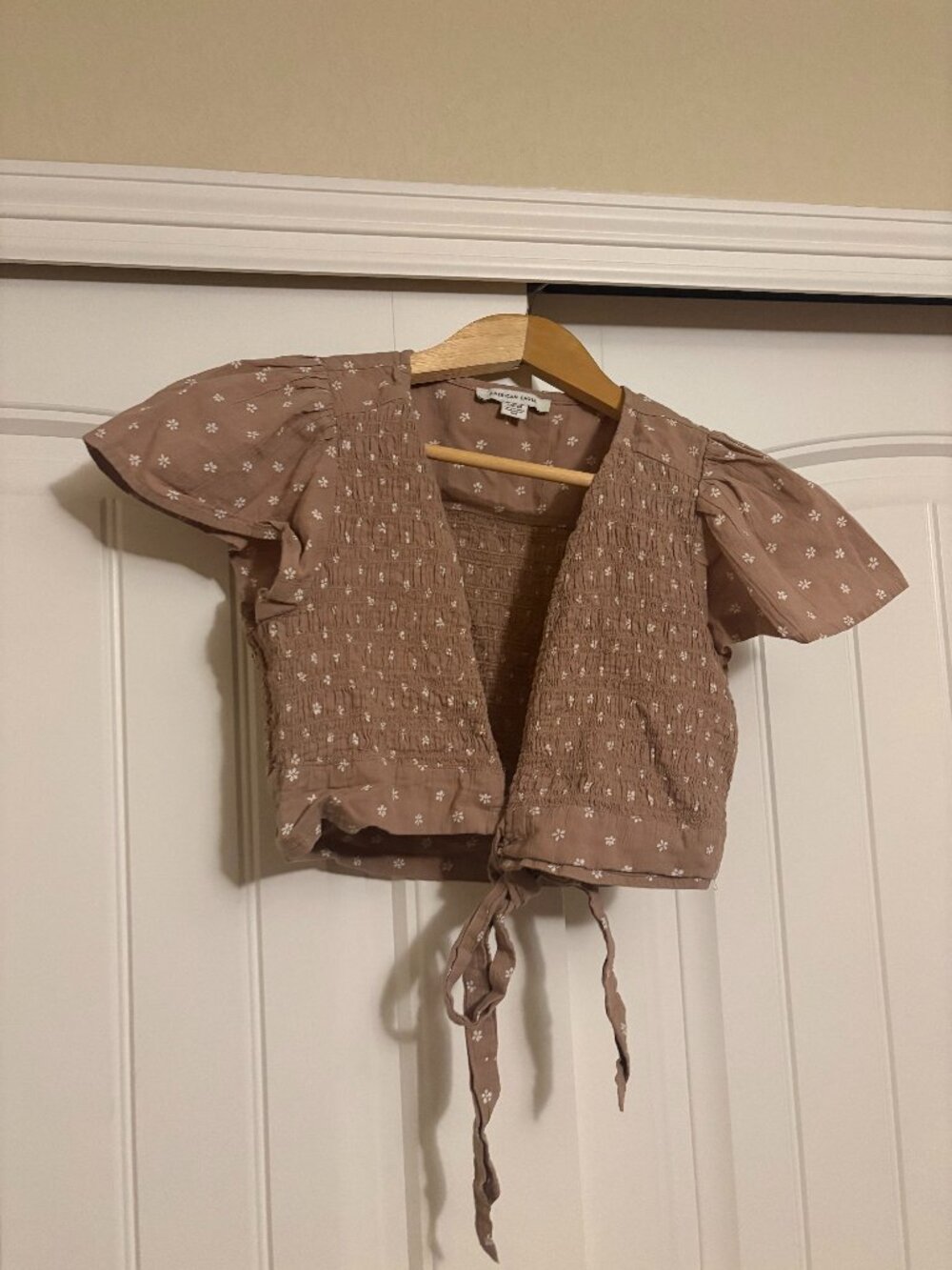 American Eagle Wrap Blouse Small Light Brown Floral Print Short Sleeve Smocked